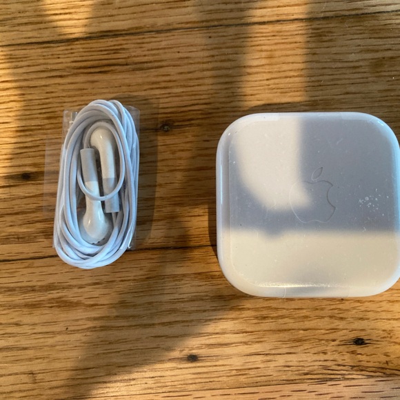 Apple wired earbuds. - Picture 4 of 4